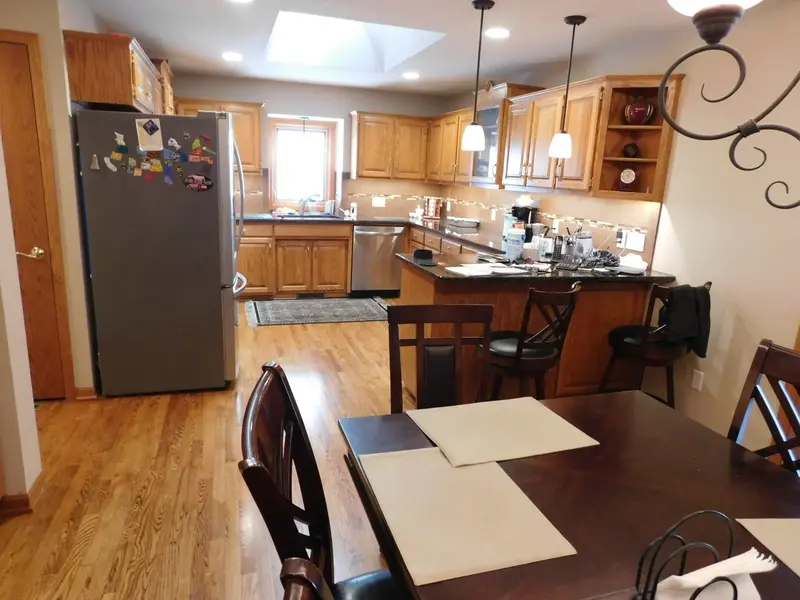 Residential Kitchen Cabinet and Counter Installation